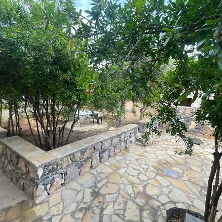 Rose Guesthouse Al 'Aqar Exteriör bild