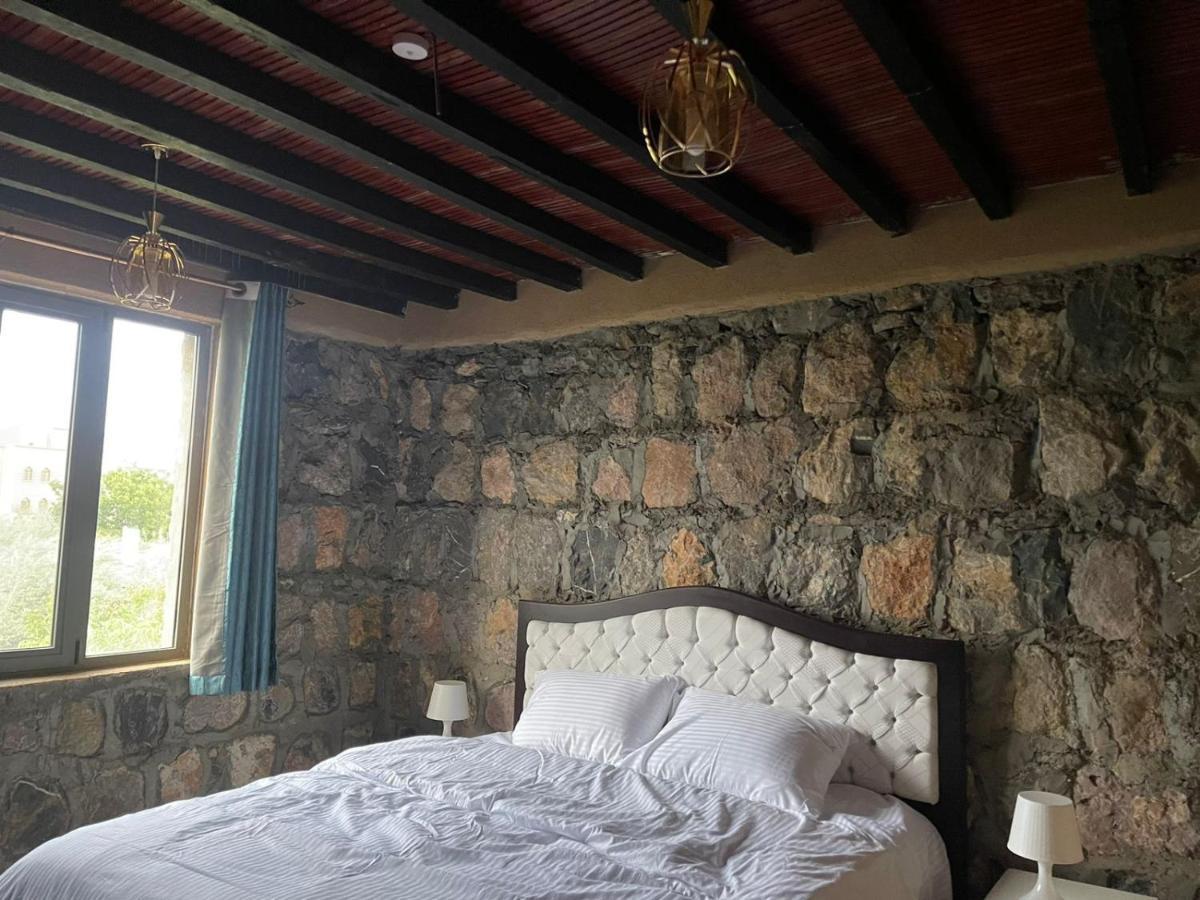 Rose Guesthouse Al 'Aqar Exteriör bild