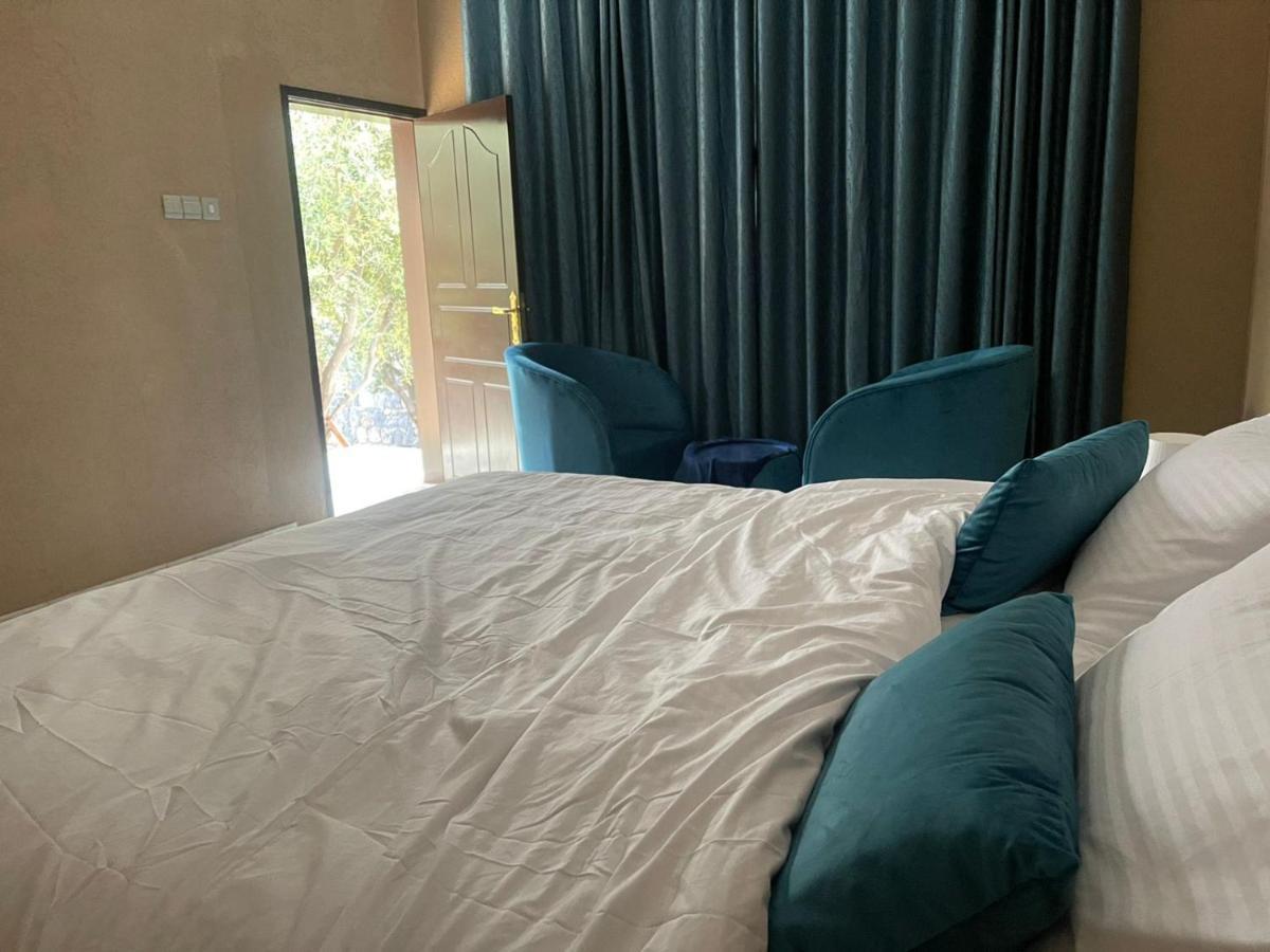 Rose Guesthouse Al 'Aqar Exteriör bild