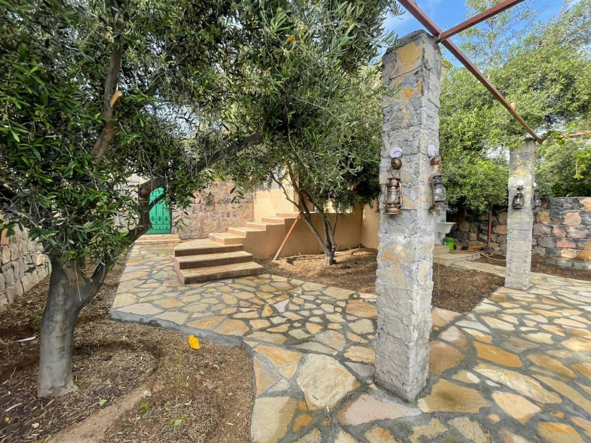 Rose Guesthouse Al 'Aqar Exteriör bild